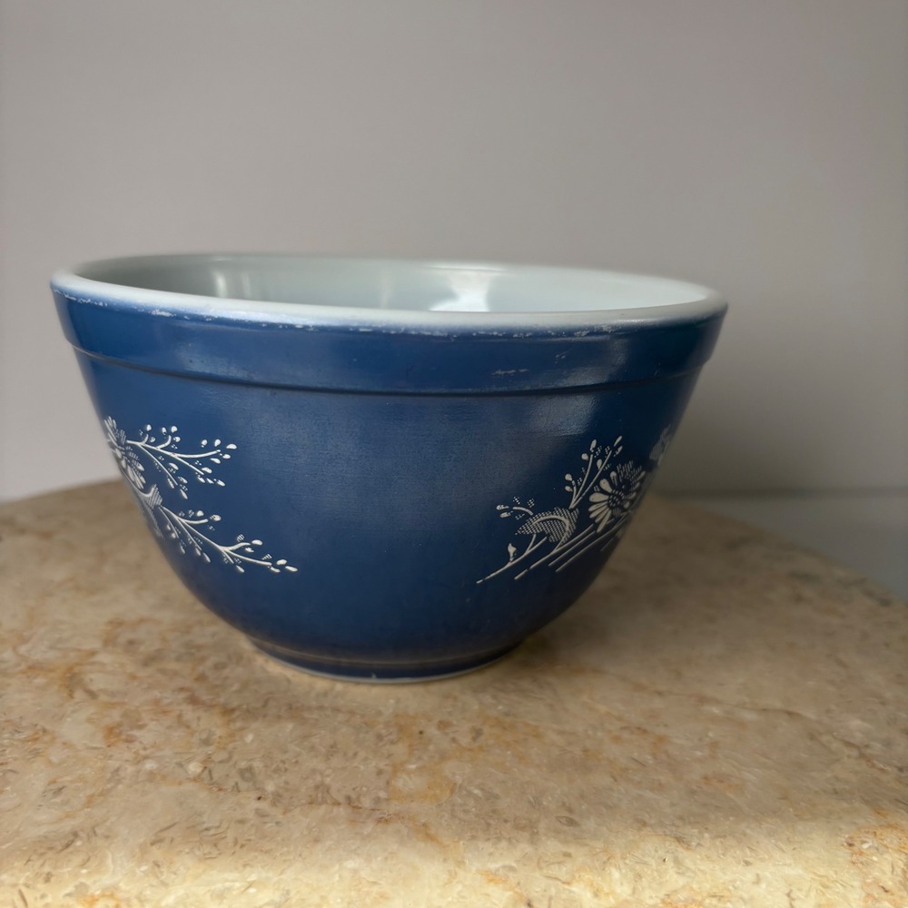 Pyrex Mixing Bowl 1.5 Pint Blue Colonial Mist 401 Vintage Floral Milk Glass - Picture 2 of 10